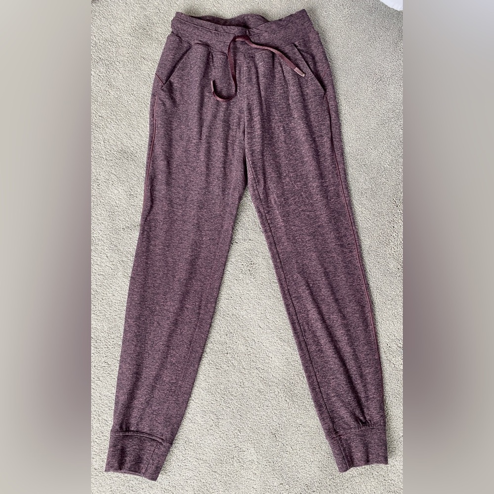 Lululemon joggers size 4